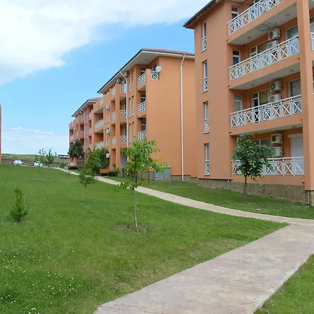 Апартамент Bratanov In Sunny Day 6 *